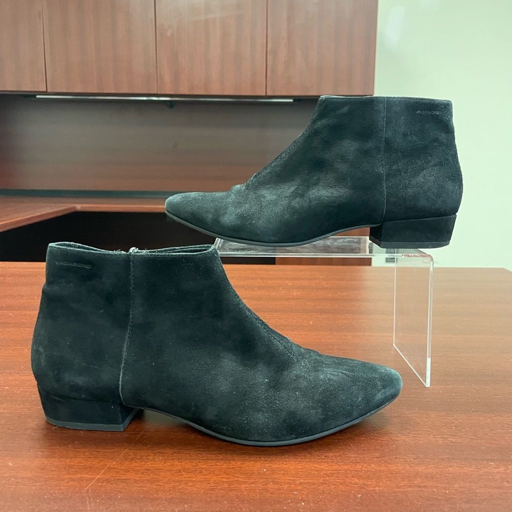 Vagabond Black Leather Ankle Boots Low Heel Chelsea Style Booties Sz EU39 or US8